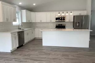 22 Florence St, West Haven, CT 06516 - Photo 4