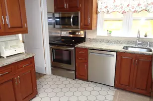 22 Scarborough Rd, Manchester, CT 06040 - Photo 6