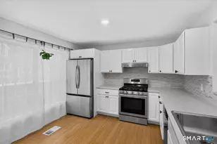 15 Freedom Way, East Lyme, CT 06357 - Photo 4