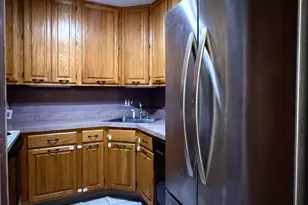 8 Pineview Dr, Branford, CT 06405 - Photo 4