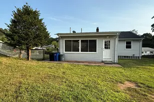 17 Navarro Rd, East Haven, CT 06512 - Photo 6