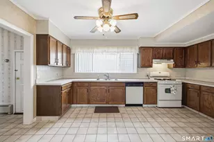 21 Culloden Rd, Stamford, CT 06902 - Photo 10