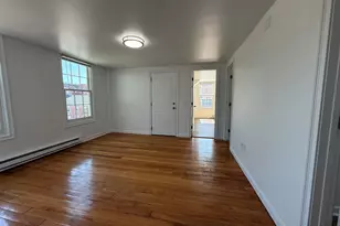 9 Brewer St, New London, CT 06320 - Photo 6