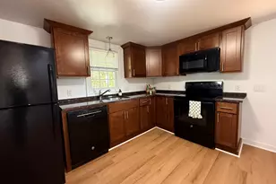 9 Brewer St, New London, CT 06320 - Photo 2