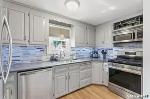 102 Wetherell St, Manchester, CT 06040 - Photo 4