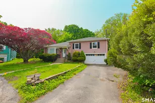 24 Sunfield Cir, Waterbury, CT 06708 - Photo 2