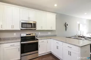 35 Ringgold St, West Hartford, CT 06119 - Photo 2