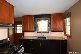 235 Summit St, Manchester, CT 06042 - Photo 10