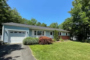 35 Woodmont Rd, West Hartford, CT 06117 - Photo 2