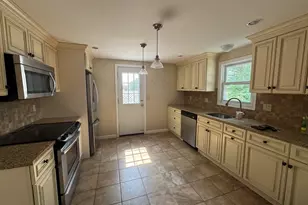 35 Flyers Dr, Norwich, CT 06360 - Photo 8
