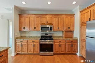135 Cedarwood Ln, Newington, CT 06111 - Photo 14
