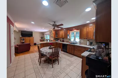 32 Shari Drive, Seymour, CT 06483 - Photo 6