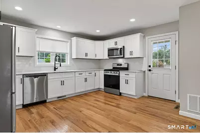 33 West End Avenue #B, Branford, CT 06405 - Photo 4
