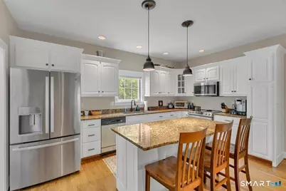2 Chapman Chase, Windsor Locks, CT 06096 - Photo 6