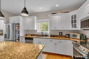 2 Chapman Chase, Windsor Locks, CT 06096 - Photo 8
