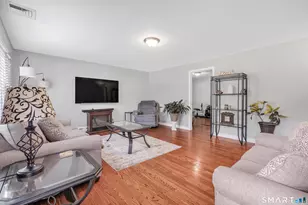 172 Crestview Dr, Bridgeport, CT 06606 - Photo 4