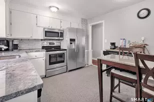 172 Crestview Dr, Bridgeport, CT 06606 - Photo 6