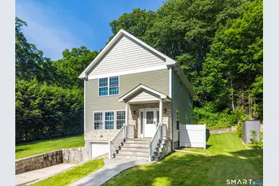 42 White Avenue, Middlebury, CT 06762 - Photo 2