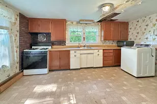 81 Gallup Ln, Waterford, CT 06385 - Photo 14