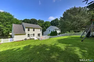 33 Acorn Ln, Milford, CT 06461 - Photo 2