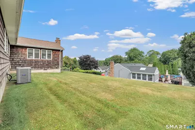 470 Oceanview Terrace, Stratford, CT 06615 - Photo 10