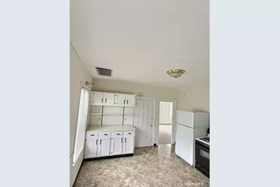 290 Wakelee Avenue #2nd floor, Ansonia, CT 06401 - Photo 2