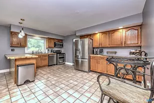 834 Columbia St, Orange, CT 06477 - Photo 8