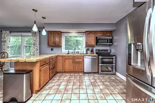 834 Columbia St, Orange, CT 06477 - Photo 10