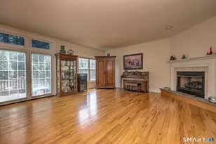 15 Jasmine Cir, Milford, CT 06461 - Photo 8