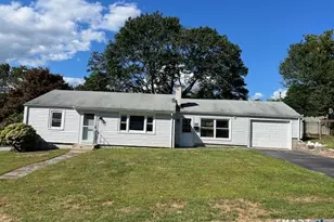 121 Riverview Ave, Groton, CT 06340 - Photo 1