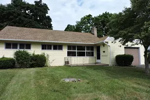 92 Vernon St, Manchester, CT 06042 - Photo 2