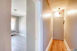 2716 Fairfield Ave, Bridgeport, CT 06605 - Photo 12