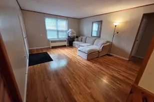 79 Mencel Cir, Bridgeport, CT 06610 - Photo 4