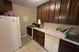 79 Mencel Cir, Bridgeport, CT 06610 - Photo 8