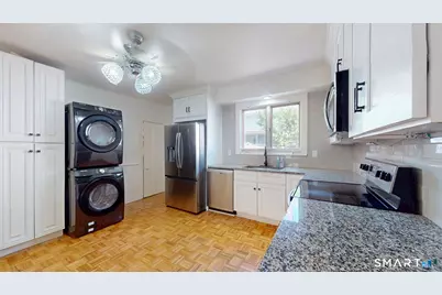 8 Chestnut Street, Windsor Locks, CT 06096 - Photo 2