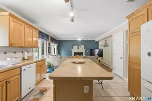 32 Fairfield Ln, Bloomfield, CT 06002 - Photo 14