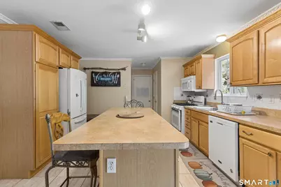32 Fairfield Lane, Bloomfield, CT 06002 - Photo 8