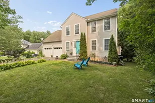 32 Fairfield Ln, Bloomfield, CT 06002 - Photo 1