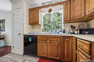 58 Oak Hollow Dr, Waterbury, CT 06708 - Photo 8