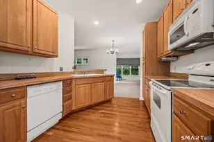 19 Plumrose Ct, Portland, CT 06480 - Photo 6