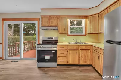 84 Fairlawn Avenue, Waterbury, CT 06705 - Photo 8