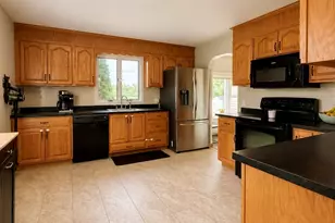 172 Carpenter Ave, Meriden, CT 06450 - Photo 2