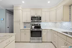 28 Meetinghouse Terrace, New Milford, CT 06776 - Photo 4