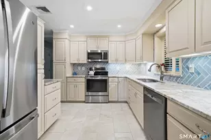 28 Meetinghouse Terrace, New Milford, CT 06776 - Photo 2