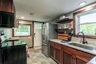 37 Sheldon Cir, Griswold, CT 06351 - Photo 6