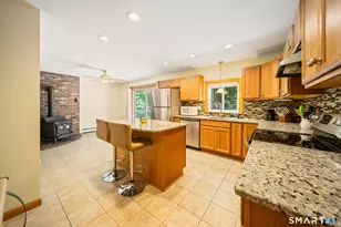 231 Crestwood Dr, Naugatuck, CT 06770 - Photo 4