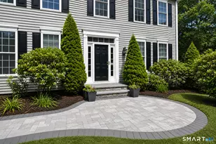 2 Ellsworth Pl, Avon, CT 06001 - Photo 2