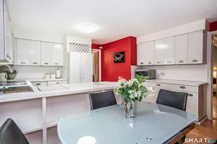 2425 Albany Ave, West Hartford, CT 06117 - Photo 6