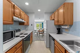 675 Newfield St, Middletown, CT 06457 - Photo 10