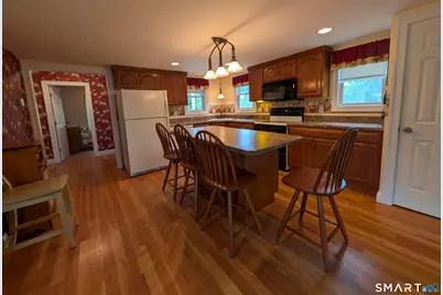 10 Shore Road, Waterford, CT 06385 - Photo 4